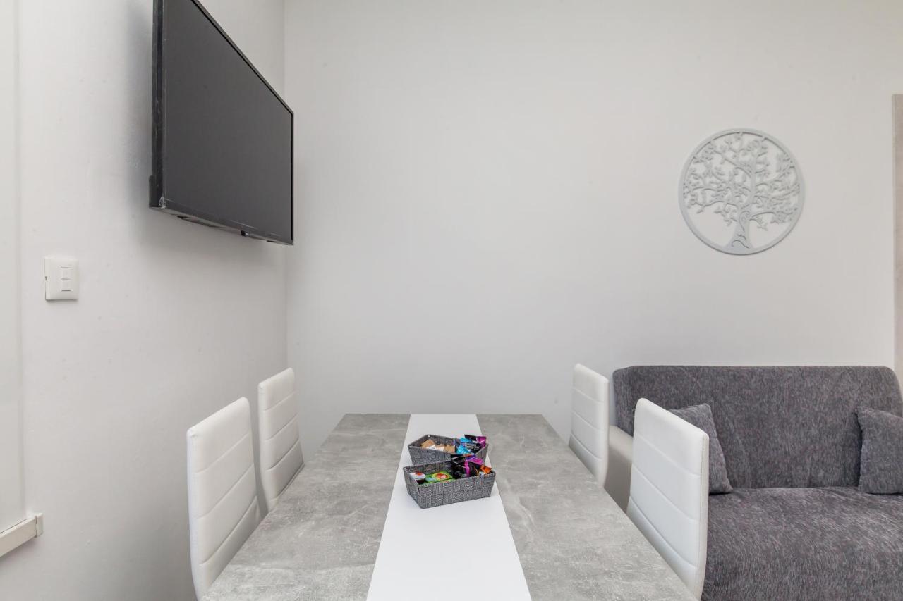 E-Bicocca Apartment Milan Bagian luar foto